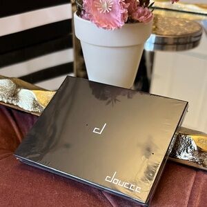 NEW Doucce On The Go Makeup Eyeshadow Face Palette Neutral Colors MSRP $65